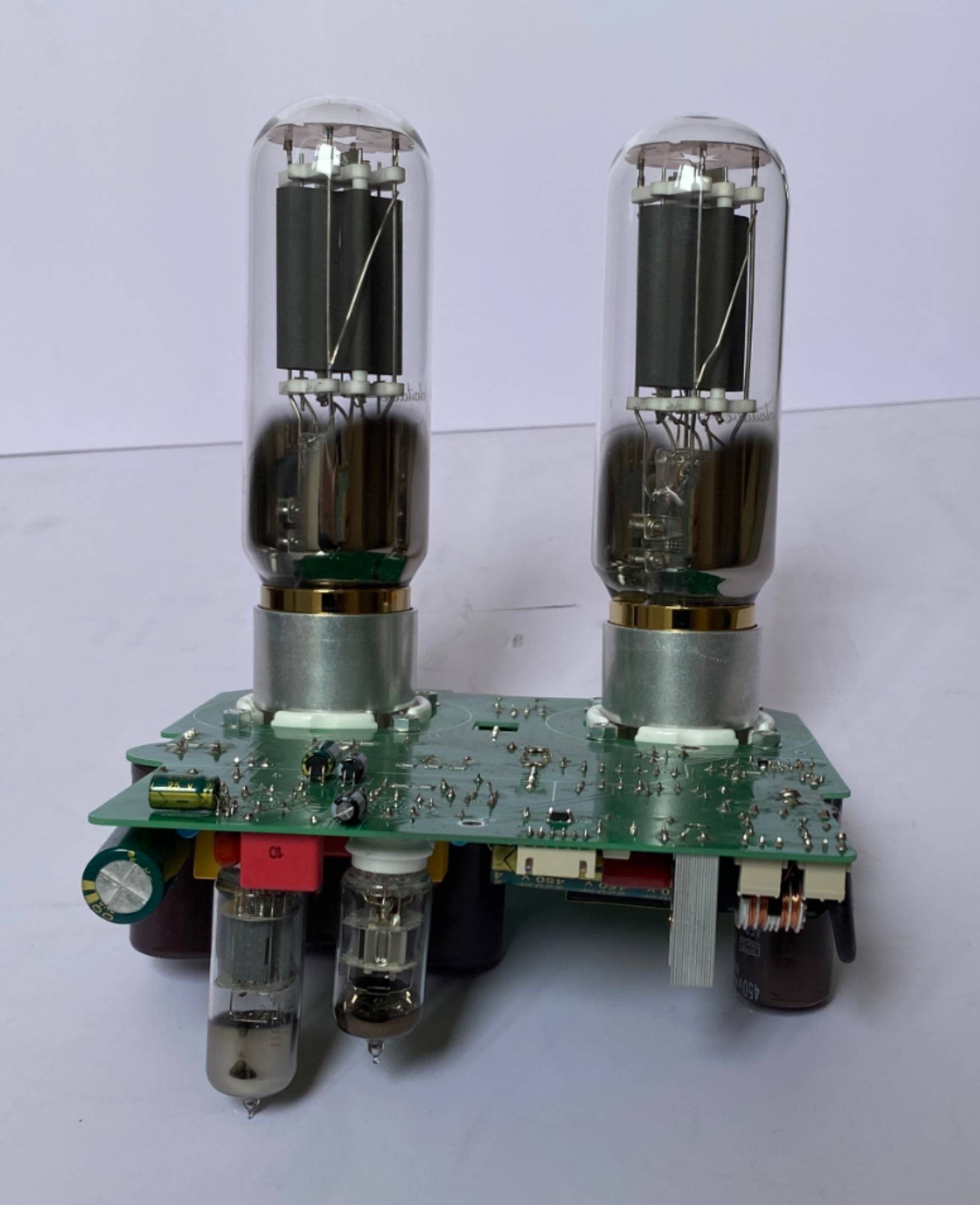 前级推动电路常用的电子管有elf82,6f1,ef86,12ax7,12au7,12at7,12bh7