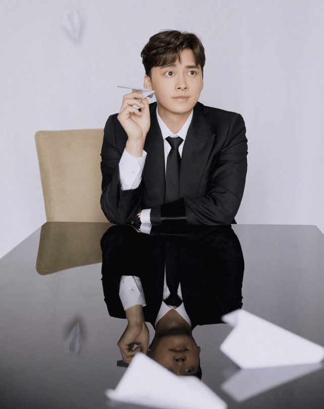 原创杨洋才带火的话题却让李易峰占了便宜反套路主持人贼溜的