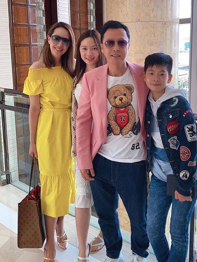 甄子丹17岁女儿近照,皮肤健康精致五官随妈妈,穿着火辣频引热议_甄济