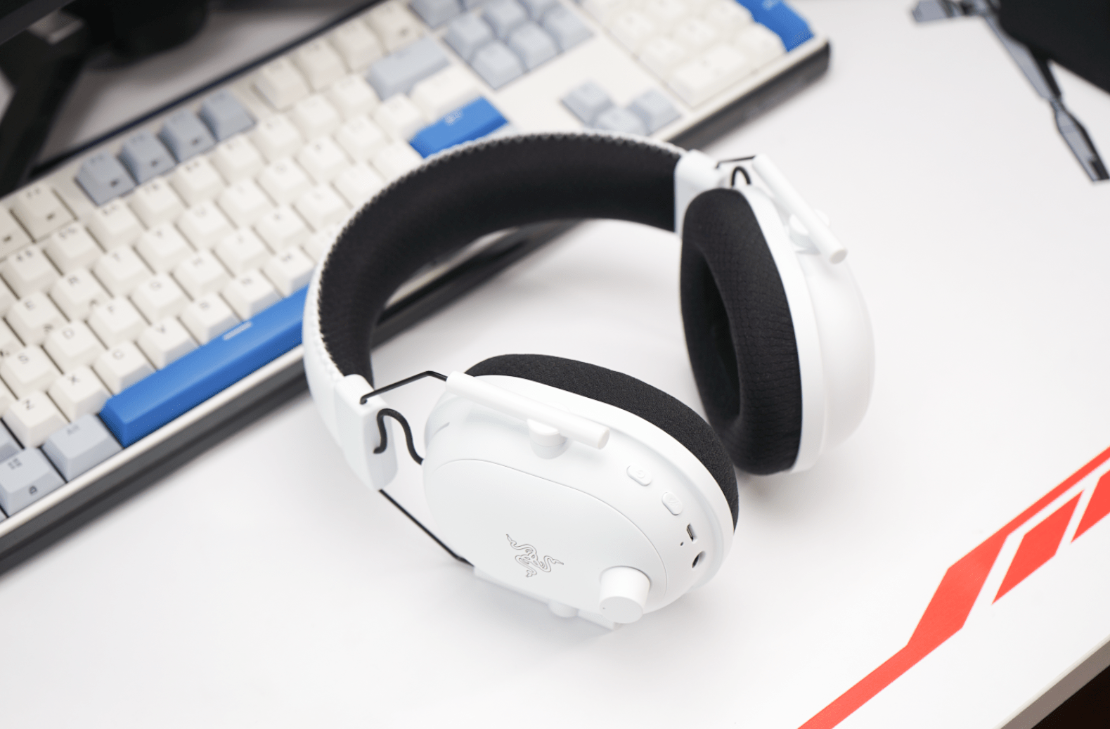 原创纯白外观还不夹头618给入手第一弹雷蛇旋风黑鲨v2专业版