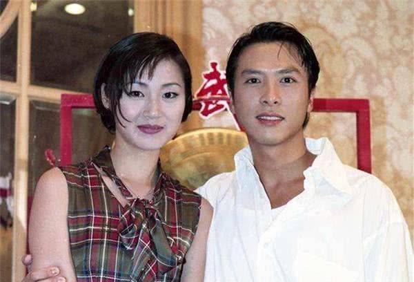 原创55岁吕颂贤近照曝光隐藏了11年的娇妻原来是大家熟悉的她