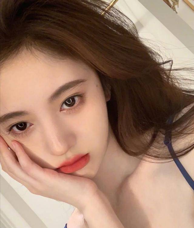 脸上有这几个特征的女生,是妥妥的美人胚子,颜值低不了_双眼皮_鼻梁