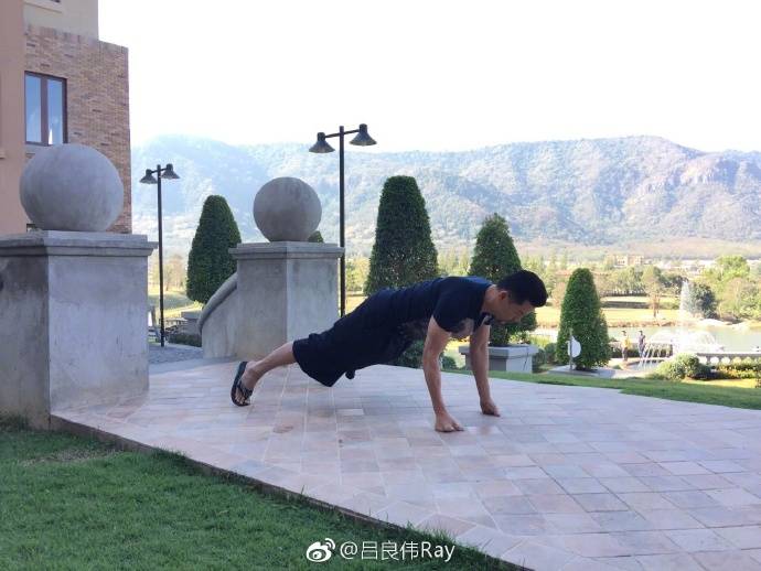 红在香港,娶女强人变百亿富豪,今62岁靠健身抵抗衰老_吕良伟_投资