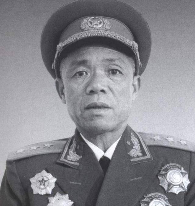 韩先楚一生从不求人 86年病危时亲自破例 麻烦给秘书安排个工作 姚贵科 要求 将军