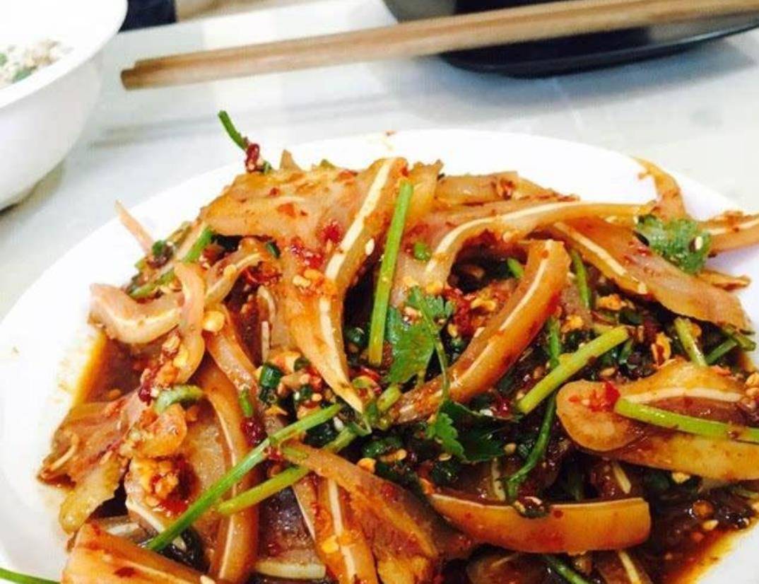 香辣猪耳朵配方:以后在家就可以按着赔付当大厨师了,不用买了_干姜