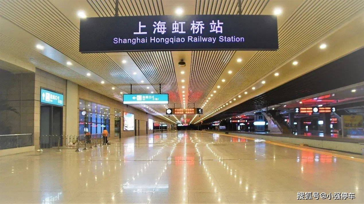 上海虹桥站停车场的费用一天是多少,虹桥站停车场一个小时多少钱_机场