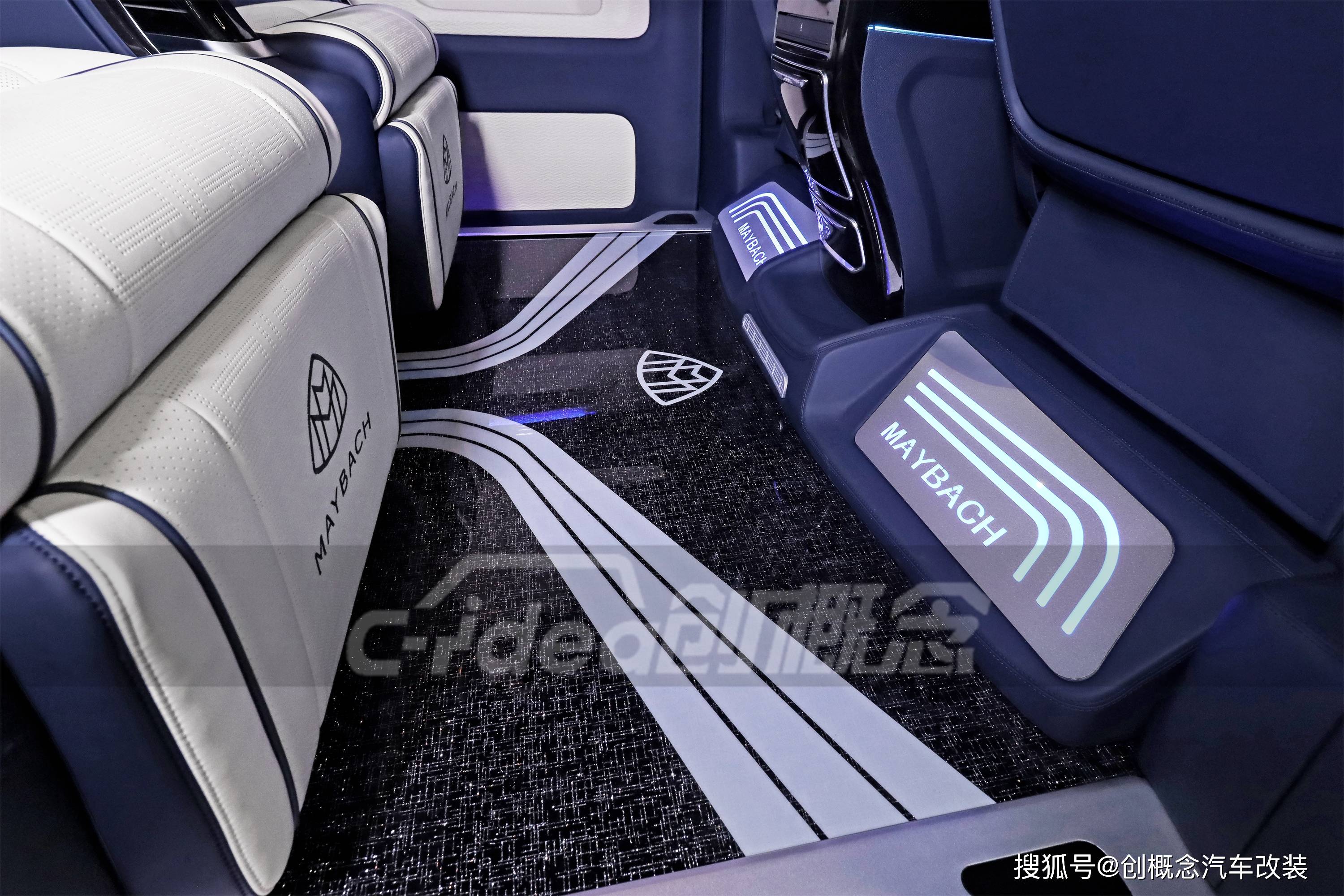 定制迈巴赫logo奔驰威霆改装高配版v260仪表台