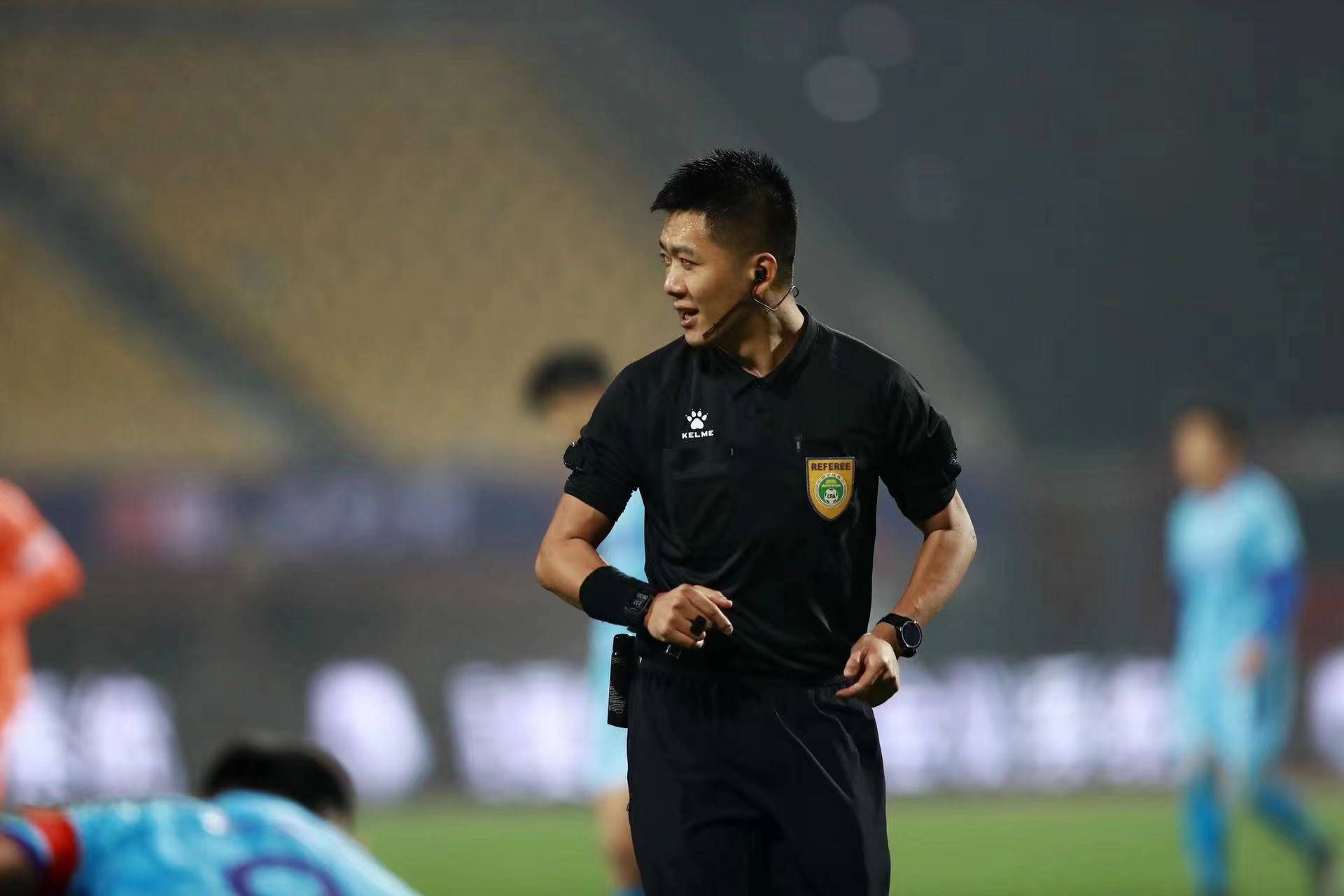 重庆裁判员刘欣宇执法2022中国足球协会甲级联赛第一轮比赛