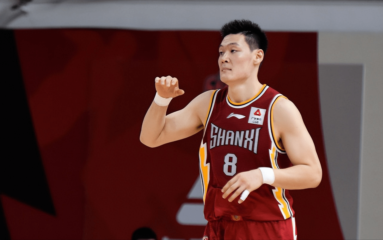 张宁正式留队,携女友太原饭店打卡,两人甜蜜十分恩爱_山西男篮_赛季