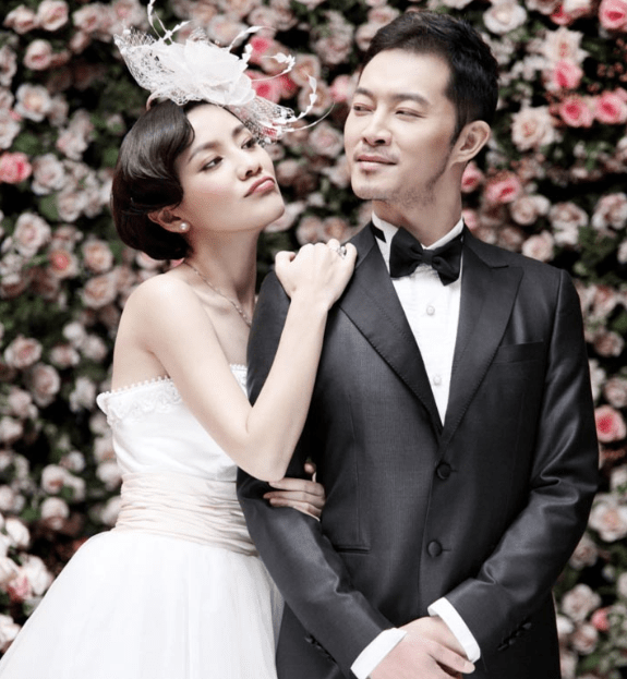 沙溢的求生欲好强,与小10岁孟佳演洞房戏,女生靠近他连连拒绝_胡可