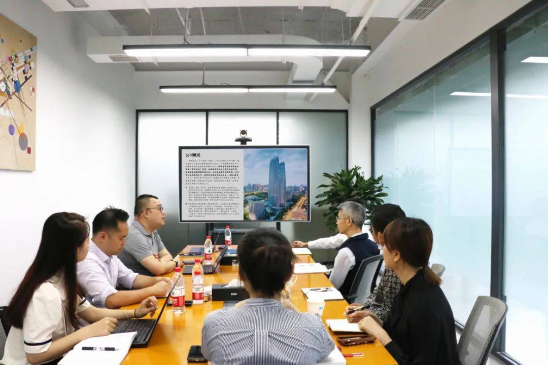 调研期间,bbd数联铭品董事长曾途向调研组一行介绍了公司生产经营现状