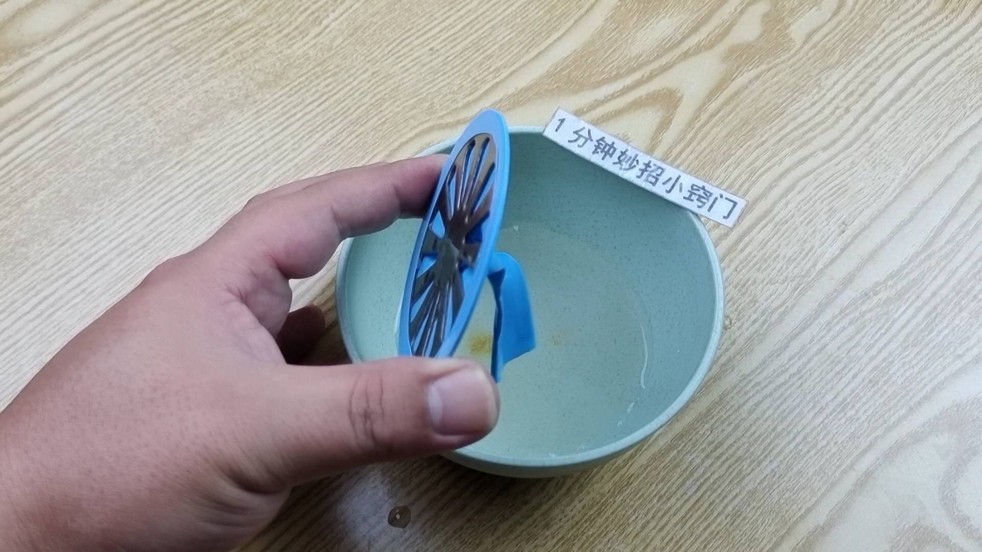 在卫生间放个气球太厉害,下水道永远没臭味,方法简单实用,学学_地漏