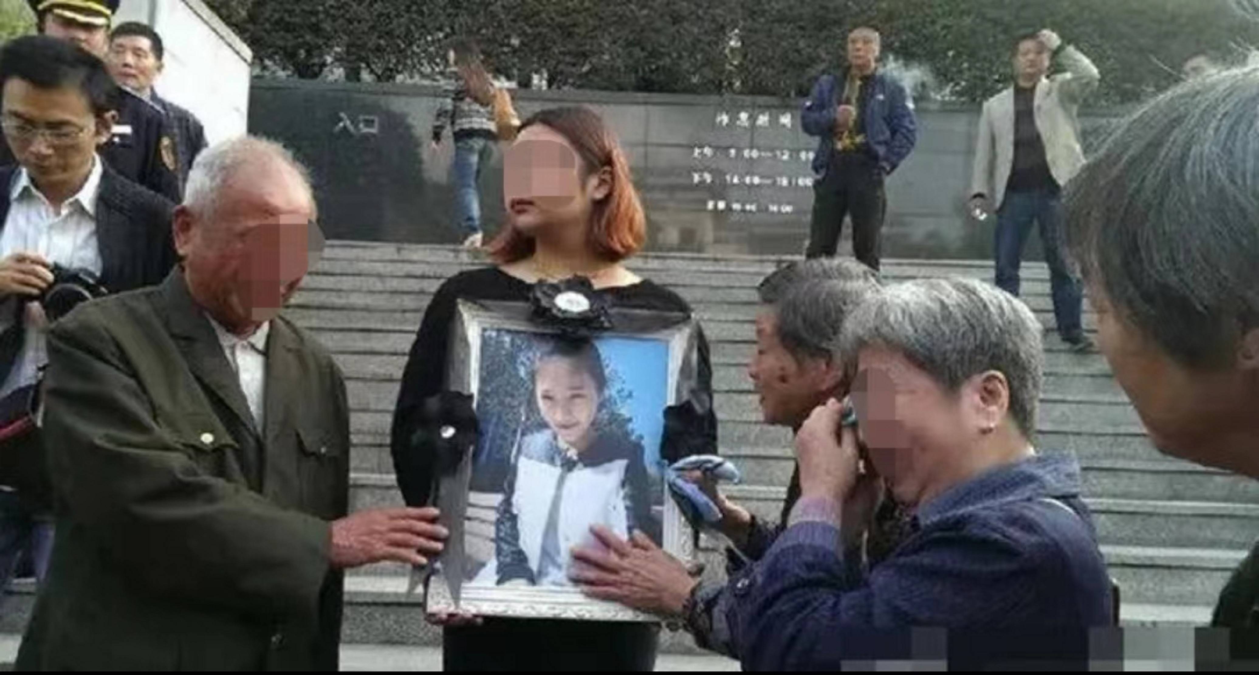 案例:富二代狂砍妻子40刀,留下百天吃奶娃,知道真相后追悔莫及_祁可欣