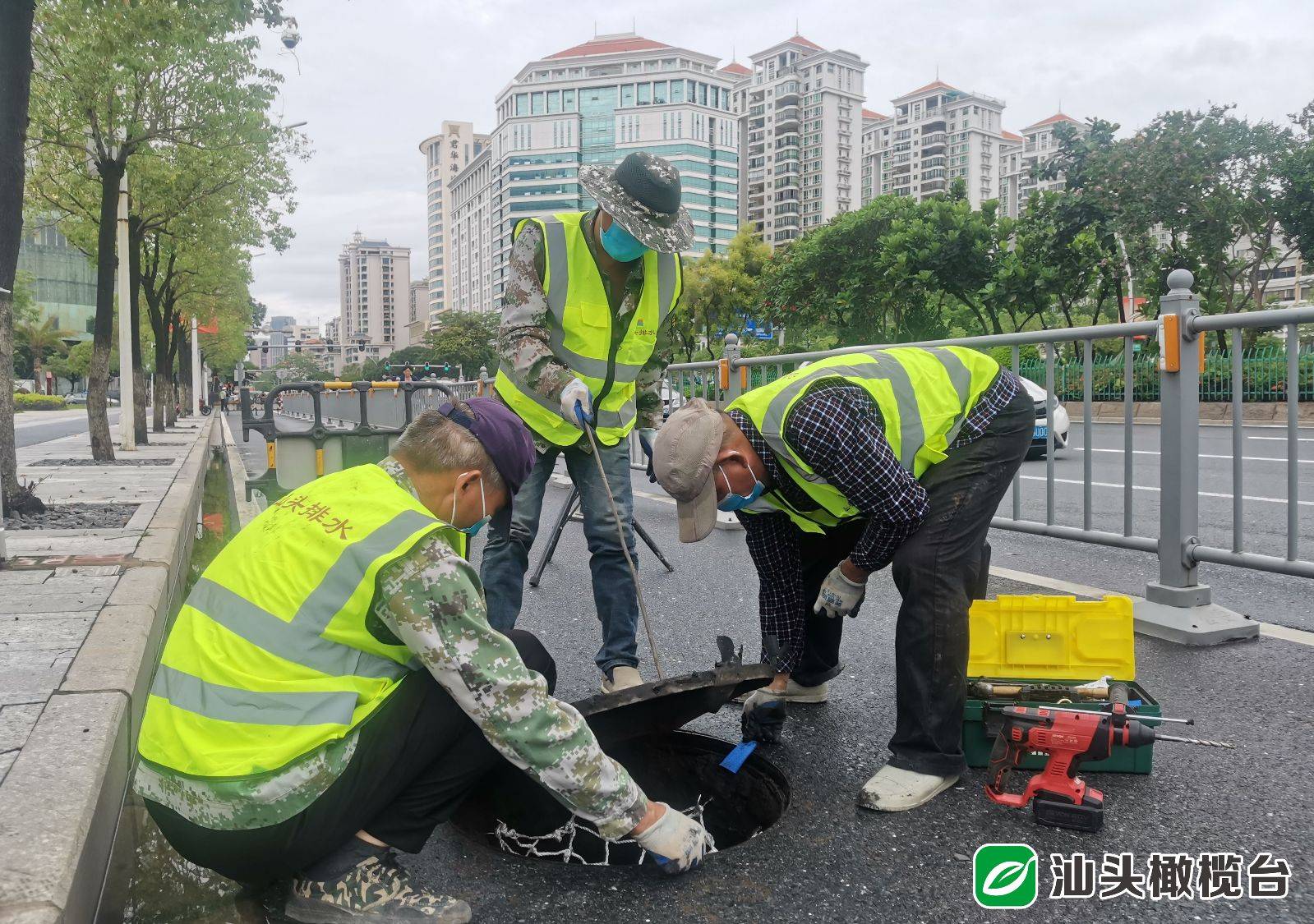 小小一张窨井盖防坠网,兜住的是人民群众脚下的安全.