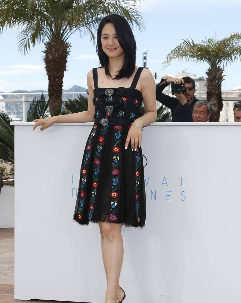 原创41岁周韵随便一穿都好有魅力穿白衬衫也气质不凡十足东方美人