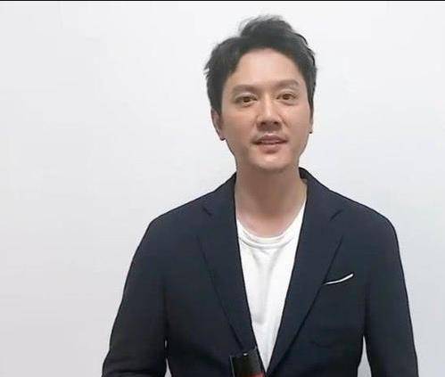 赵丽颖近照曝光,素颜打扮很接地气,网友:跟普通人差不多_冯绍峰_身材