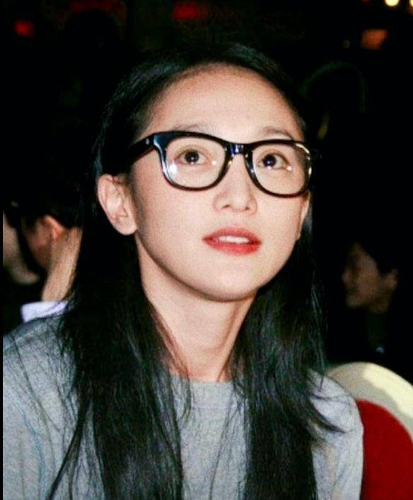 周迅早期素颜有多美戴眼镜好清纯34岁那年活得像18岁少女