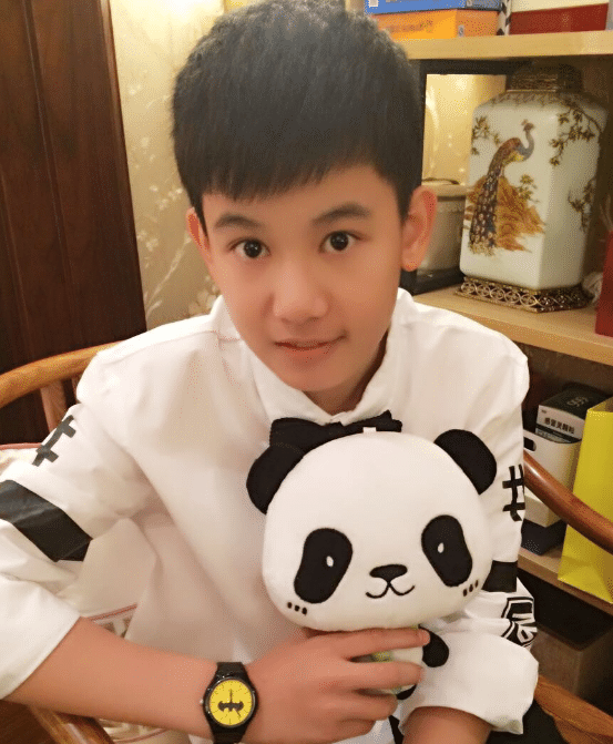 演员新星榜排位:李一桐反超赵露思,00年的小鲜肉名次最高_胡先煦_作品