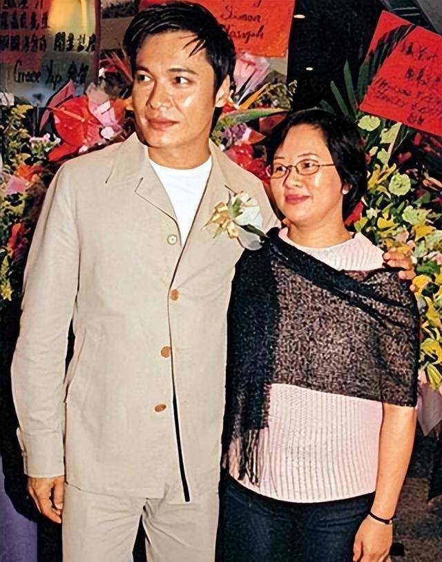 罗嘉良前妻方敏仪20年陪伴难敌分隔两地拿4千万财产与子相伴