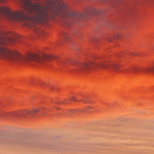 微信头像天空风景远处的天是黄色的微带一点红