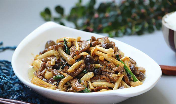 双菇牛肉牛肉嫩滑菌菇鲜美好吃到流口水