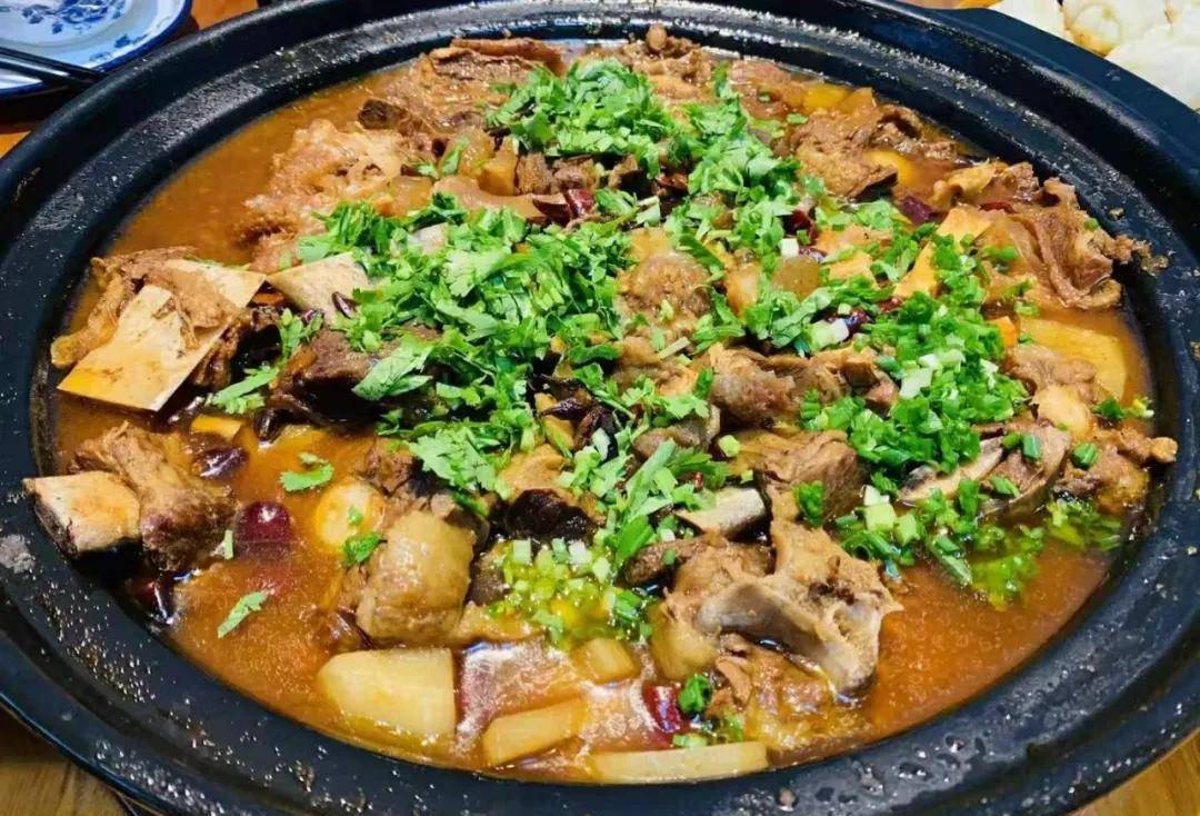 原创苏城宝藏小店牛肉锅牛排牛尾酥烂入骨原汁原味都被锁定在汤里