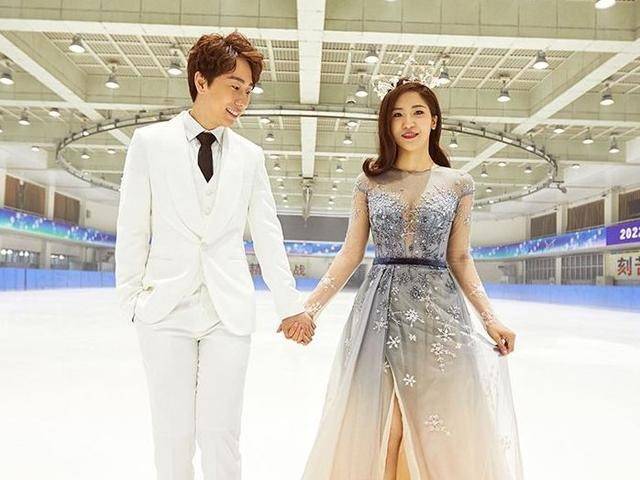 在去年,韩天宇向刘秋宏求婚,随后在2018年6月举行婚礼,两人正式结为