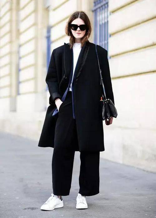 原创2022年黑色阔腿裤又火了遮肉显瘦时髦百搭照着穿就美