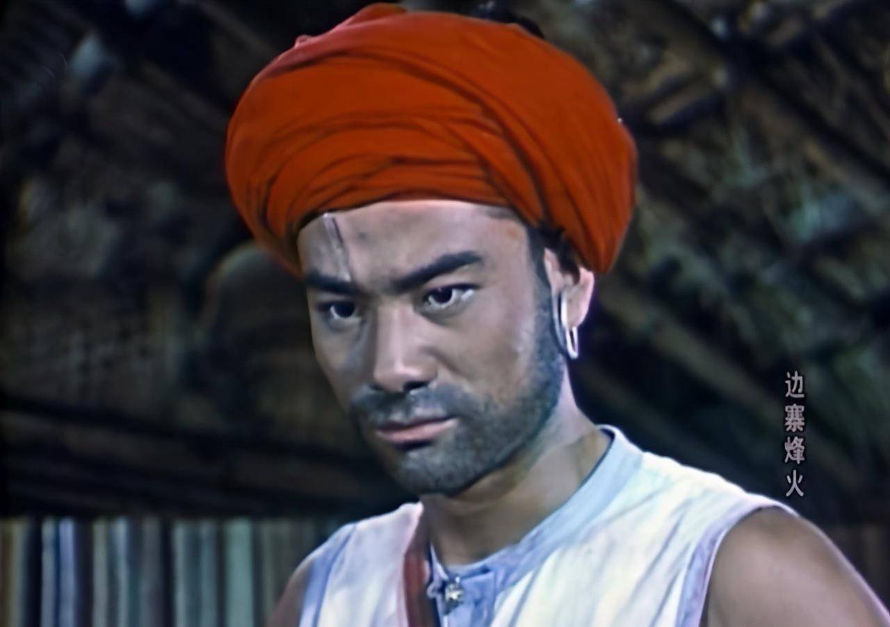 原创最经典纣王达奇近照曝光面色红润超精神身材前佩玉引人注意