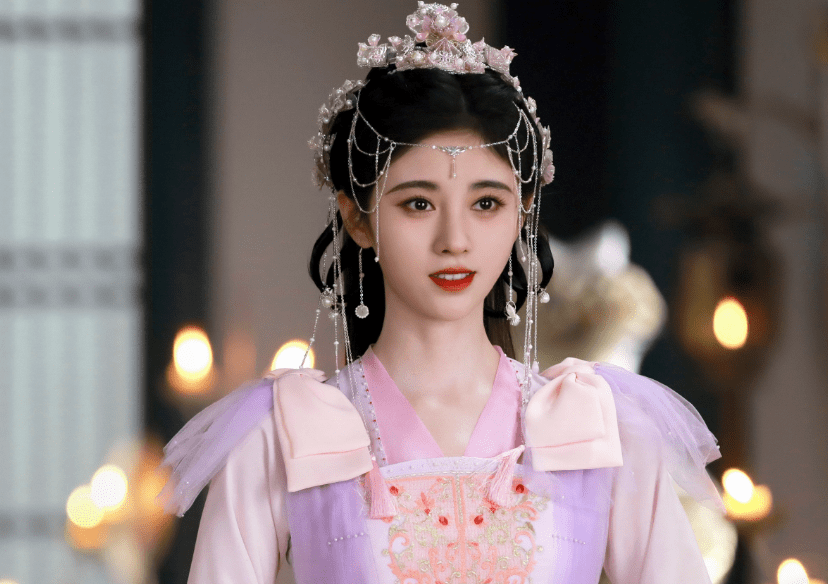 原创鞠婧祎迎首部仙侠剧官宣晒白衣古装照不化浓妆真有仙女内味了