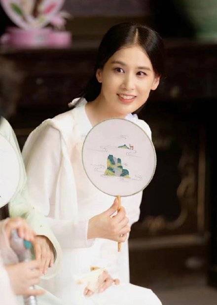 杨紫灵气,鞠婧祎脱俗,那英违和感太强了_赵雅芝_黄圣依_白素贞