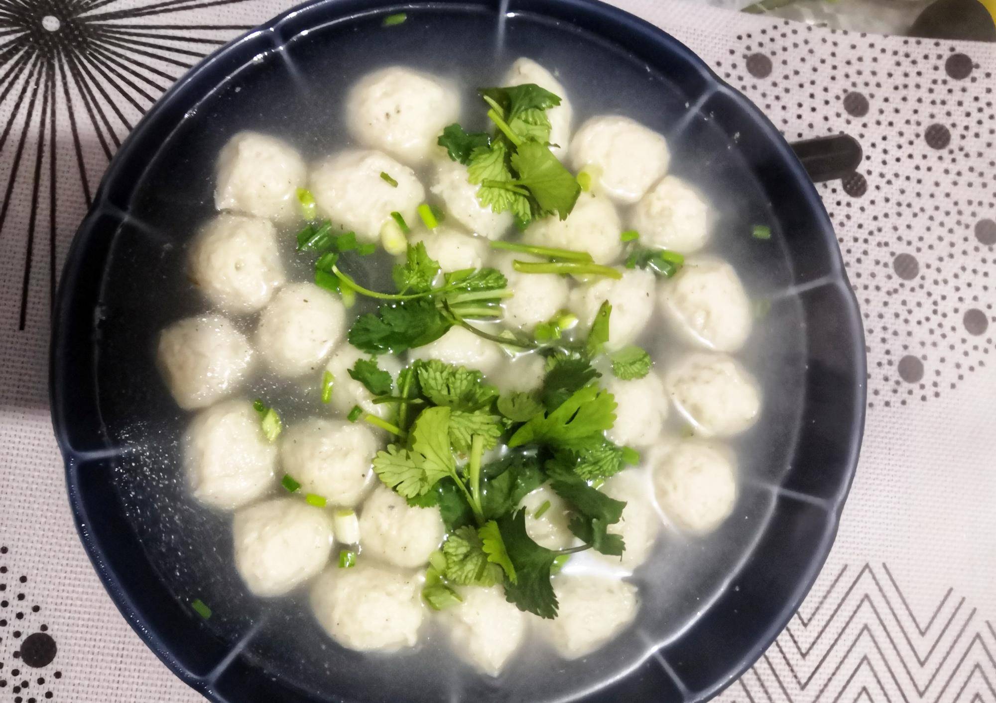 天冷了来一锅鱼丸热气腾腾的好吃还便宜全家吃着都说好