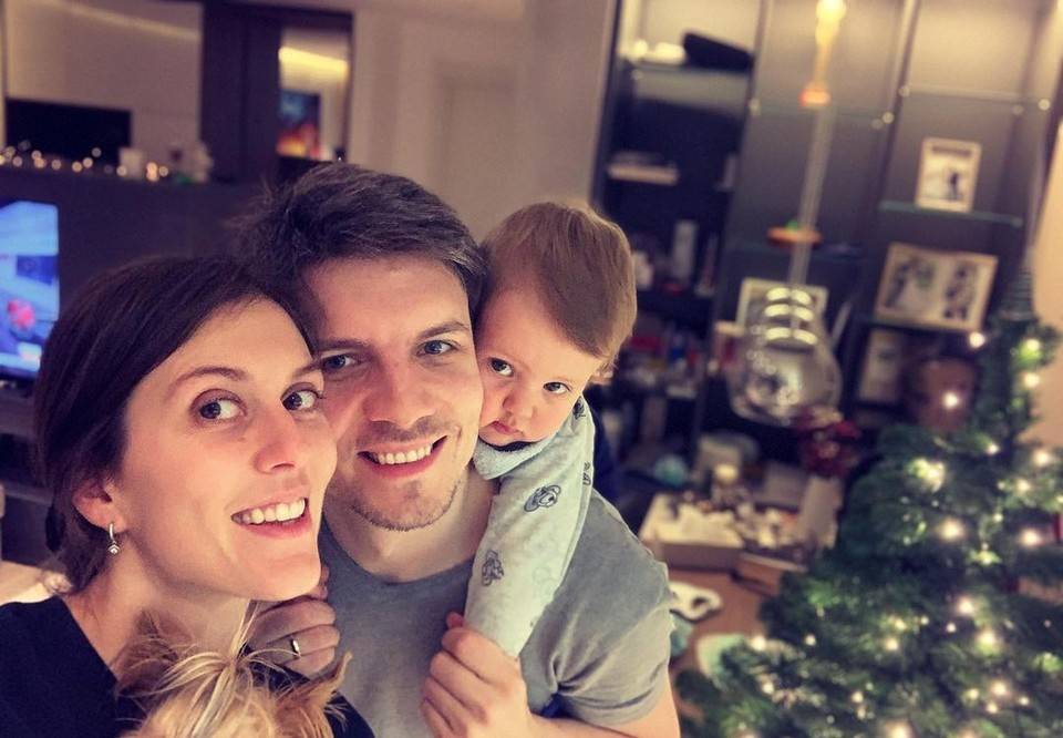 ����ά��Ů�ŷ����ڶ�����վ���������㱻�ˣ��廨�ͺ�«�� ...