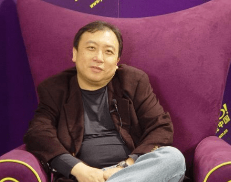 在黄志强分开后,这部电影由陈志华执导,曾经由黄志强制作的很多文艺剧