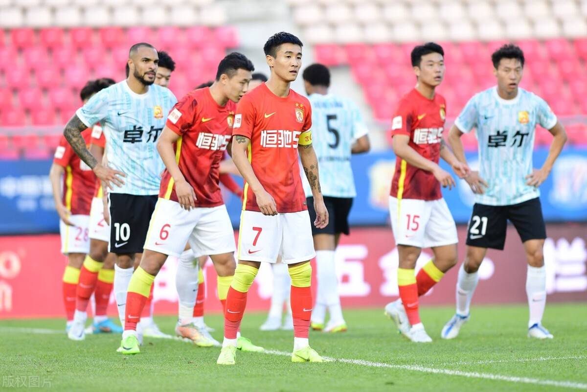 记者最新言论引爆争议,球迷吐槽:广州队兜兜转转又回到原点了_周剑文_