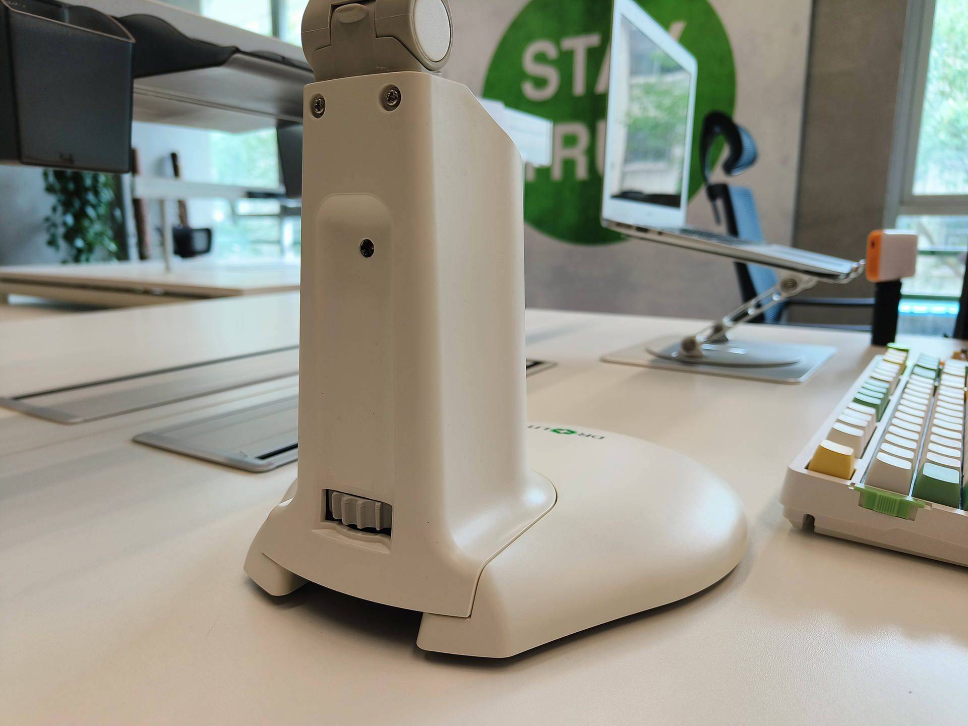 孩子学习台灯怎么选预防近视入手爱德华医生护眼灯体验