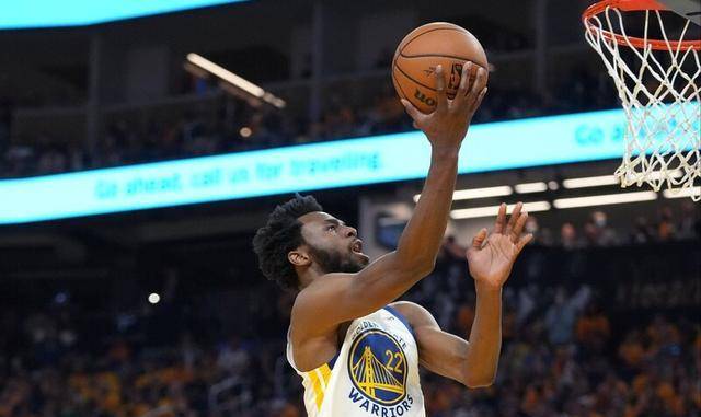 维金斯在所以的系列赛表现都不错,他让塔图姆的投篮变得很难堪棒.