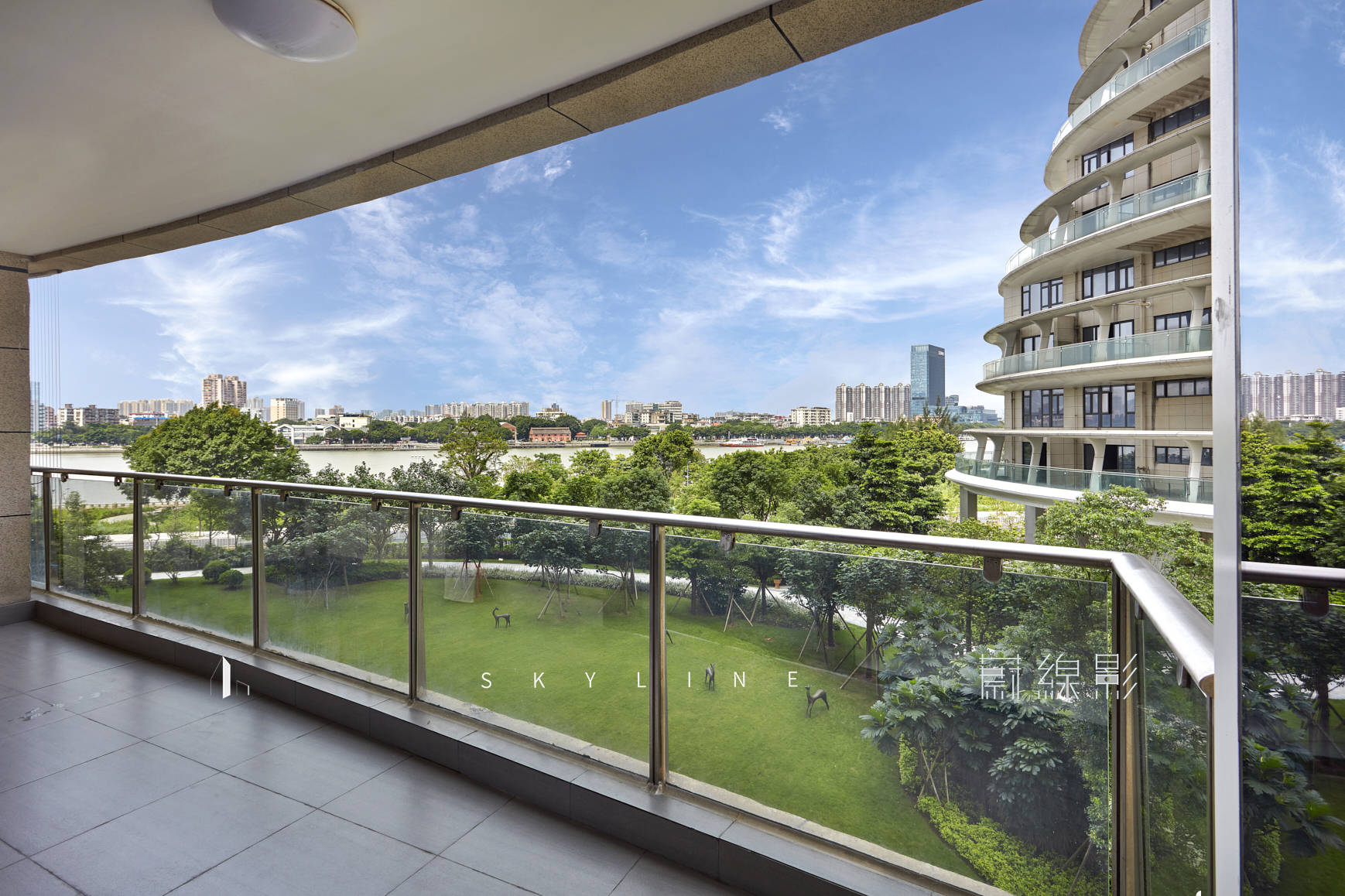 作为大湾区珠江白鹅潭江景豪宅的封面之作,天誉半岛不同于各种高级