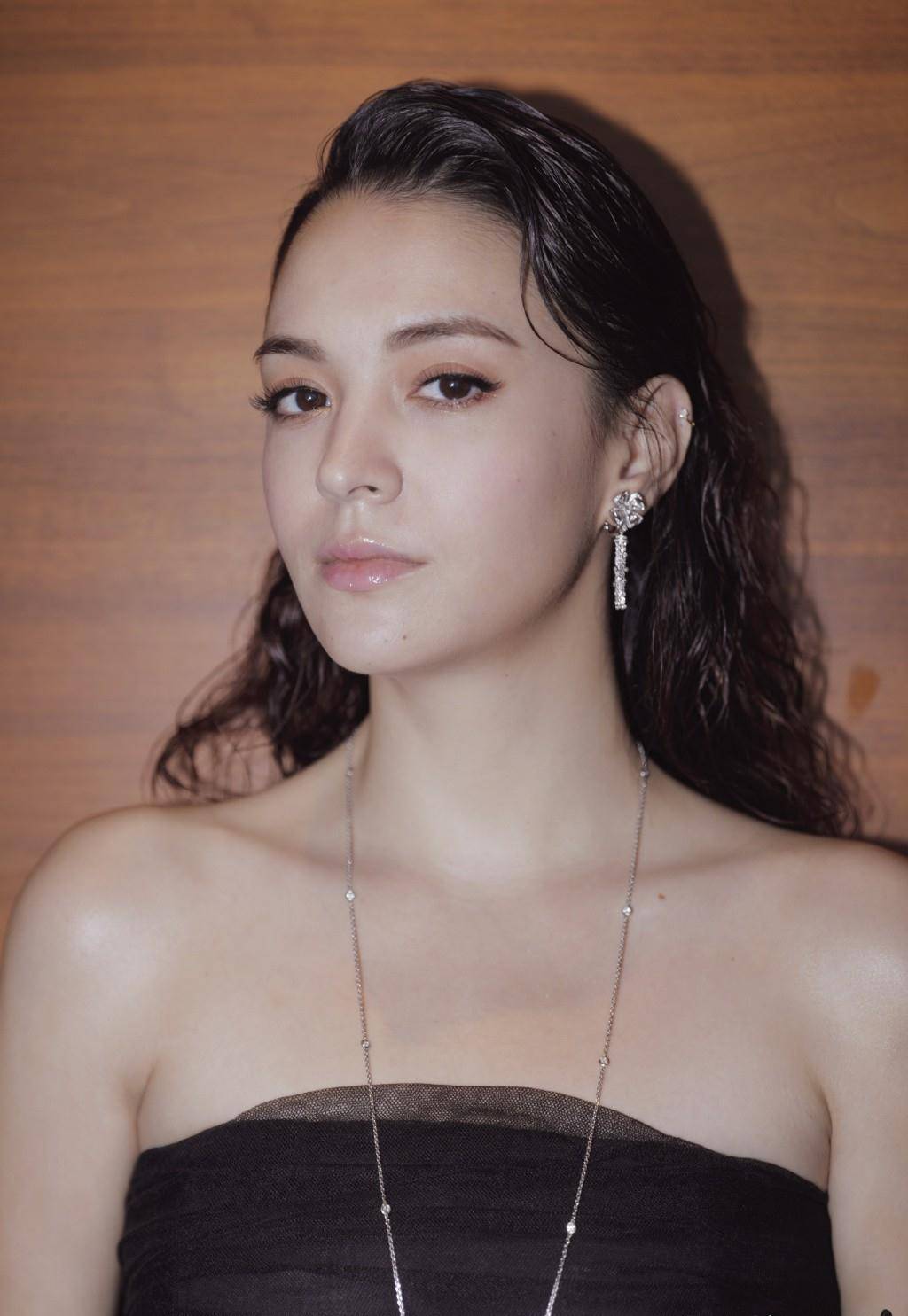 中国九大混血美人,杨颖垫底,第1和第2是三国混血_梁洛施_小林_美女