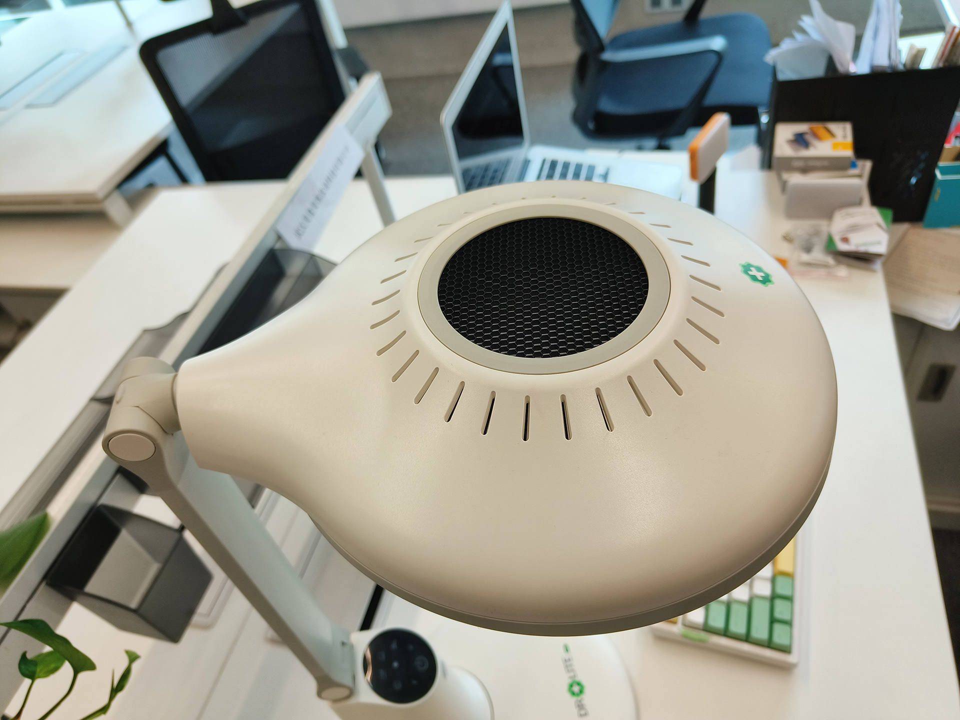 孩子学习台灯怎么选预防近视入手爱德华医生护眼灯体验