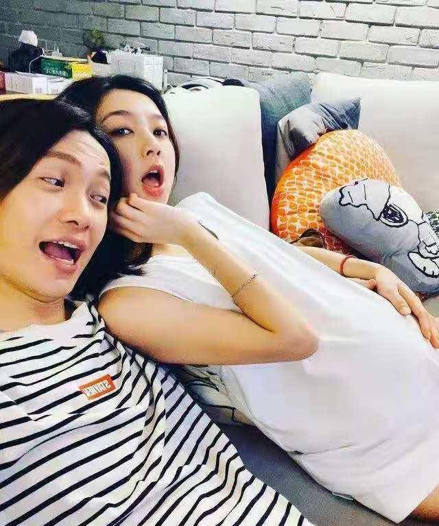 台歌手喜得一子,跟自己妻子大胆合照,全程陪产好老公_黄少谷_孩子