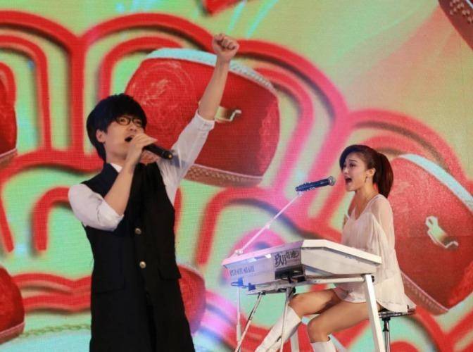 大年初一和正月十五,他们全占了.