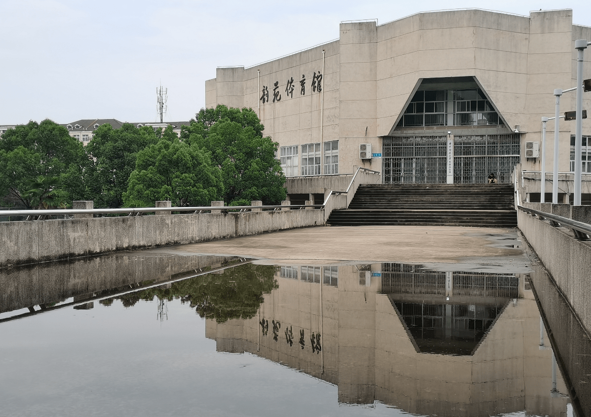 经过不懈努力,华中科技大学法学院逐步建成了结构合理,特色突出的办学