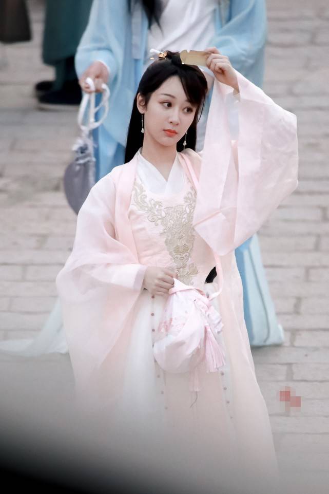 杨紫古装造型梦回锦觅,90花又走仙女路线,生图真是绝了_黄子韬_节目