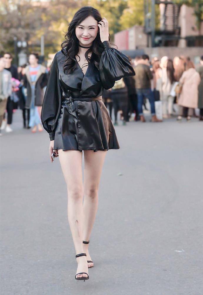 原创街拍时尚优雅的美女超短裙大长腿时尚诱人
