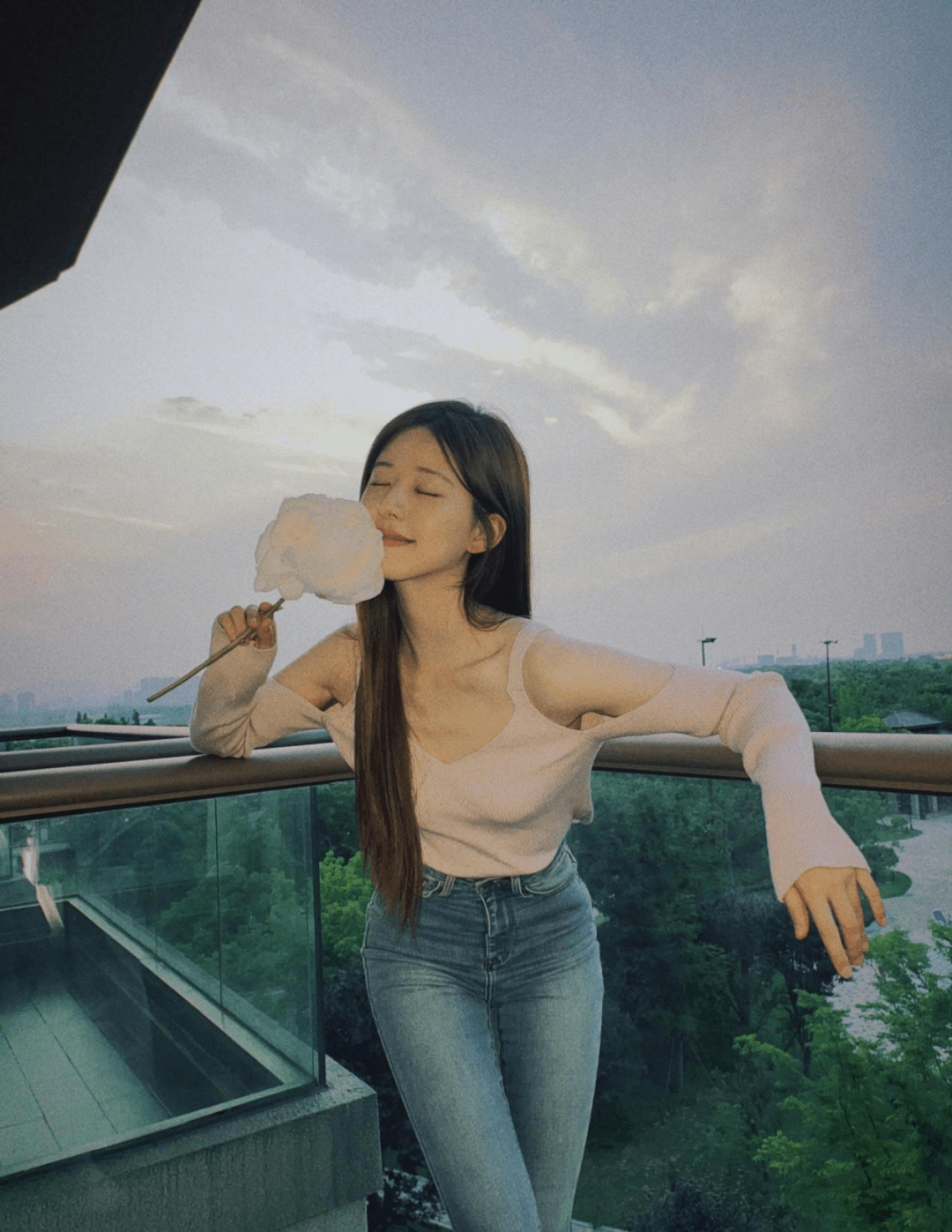 和女明星学穿搭赵露思的元气甜妹夏日look