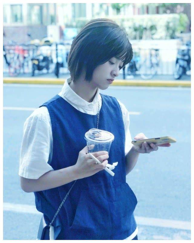 一直吐槽沈月颜值不高的,是没看到她的日系穿搭,美到不敢认_深蓝色