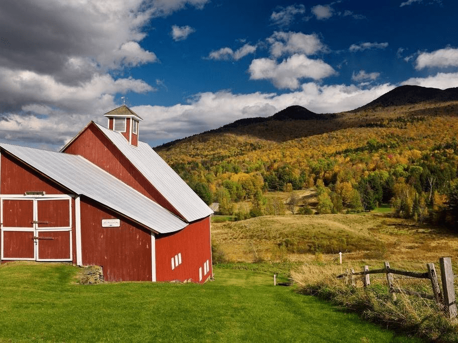绿色山脉如同巨型龙骨贯穿全州,缓缓起伏绵延不息,典型的美国田园风光