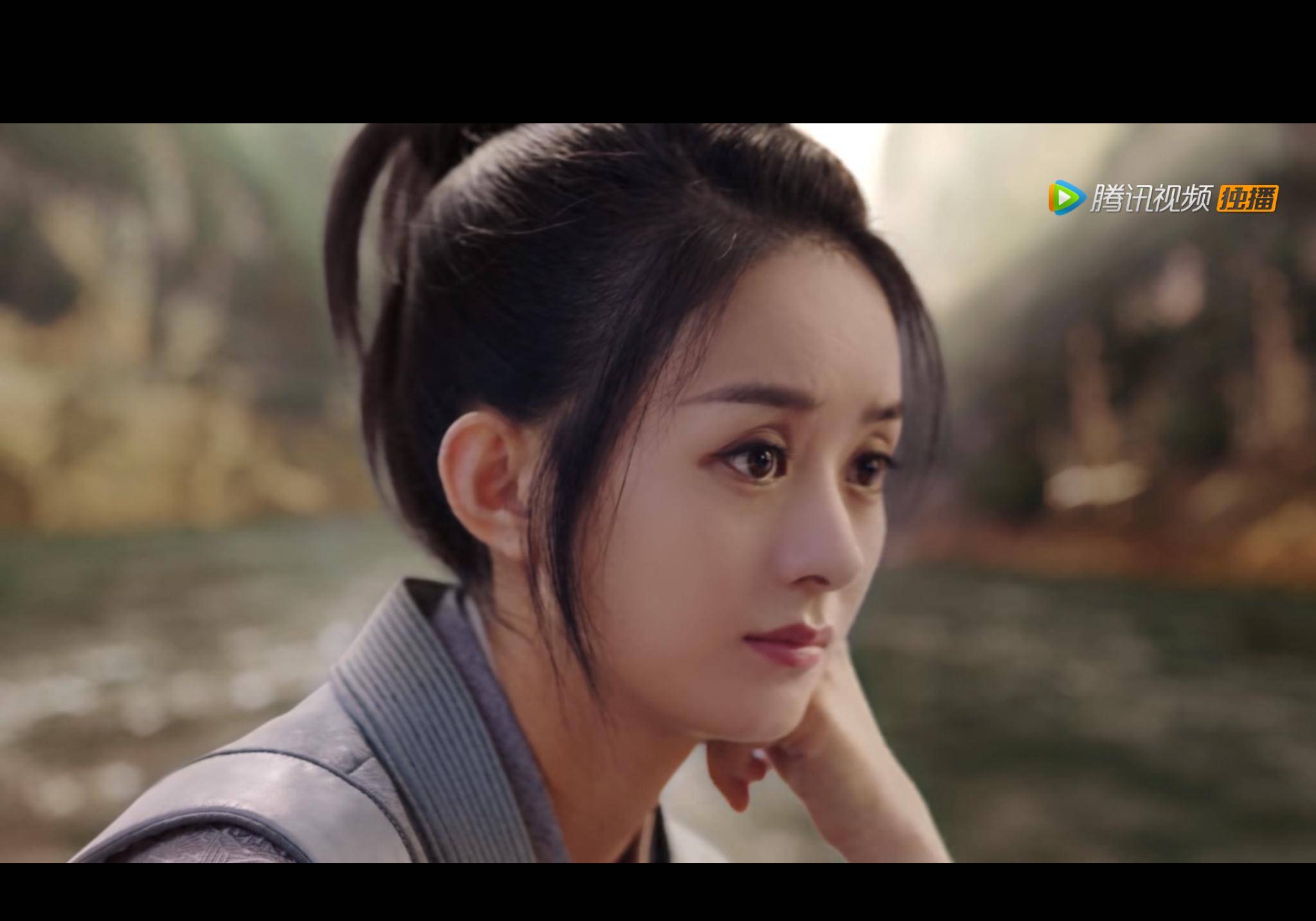 从刚刚更新的十集可以看到,赵丽颖眼窝深陷,眼神黯淡,与原著中周翡不