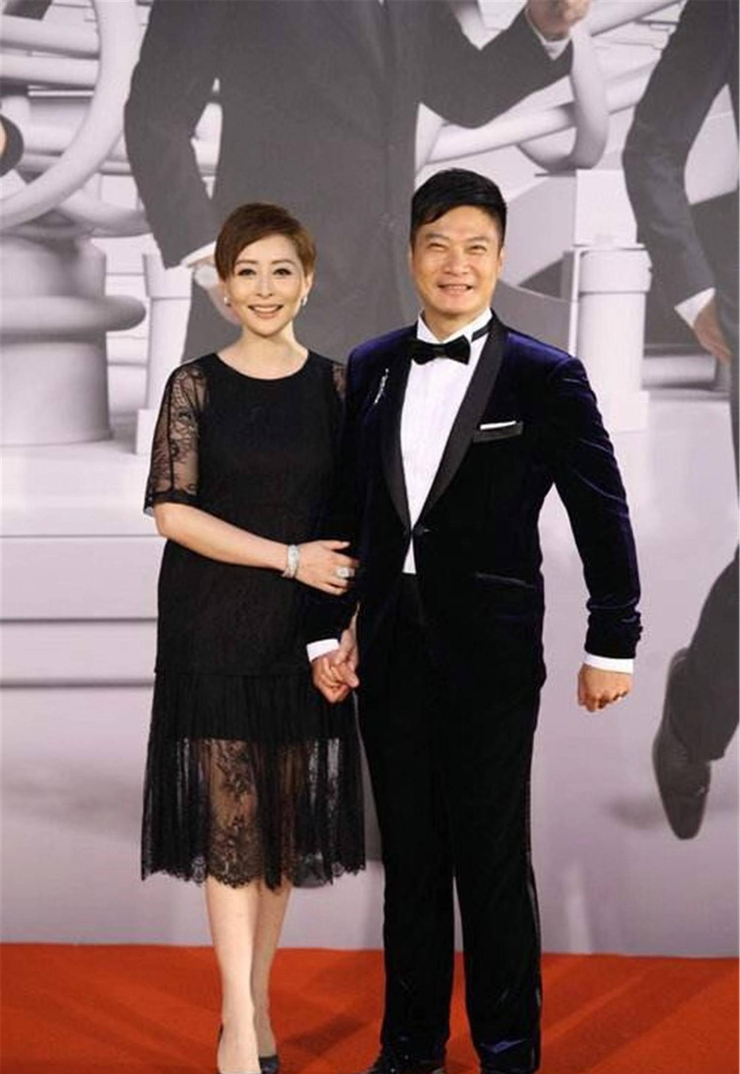 与杨戬相恋6年结婚,如今长这样